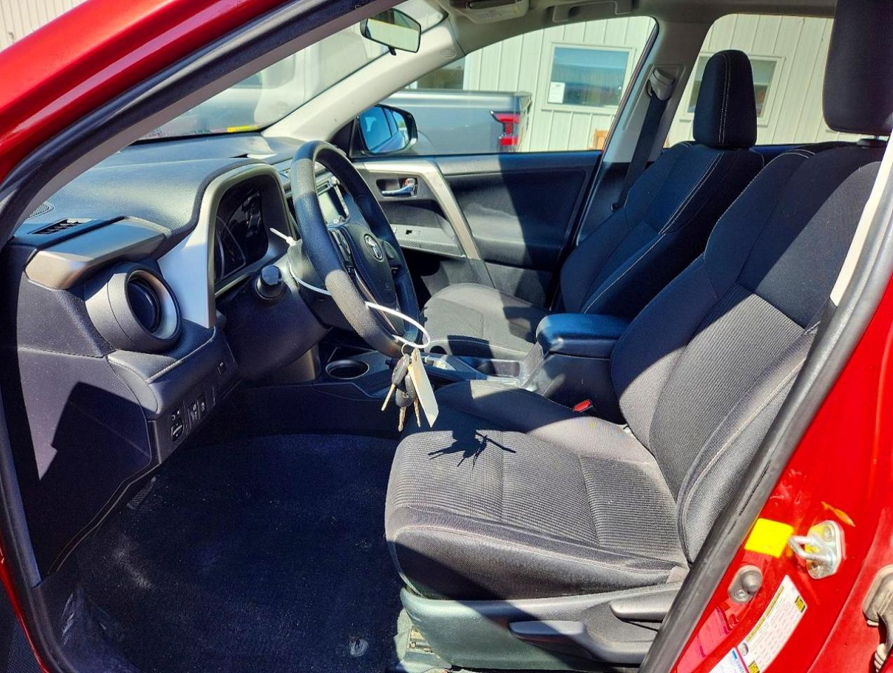 2015 TOYOTA RAV4 XLE photo 13