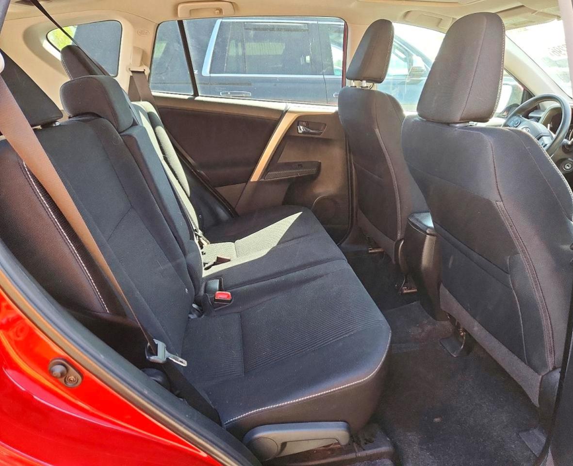 2015 TOYOTA RAV4 XLE photo 21