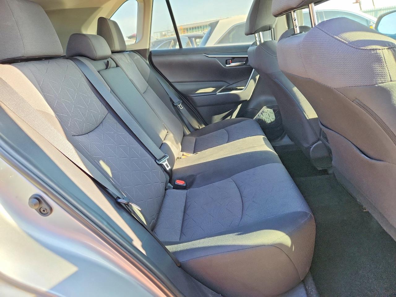 2019 TOYOTA RAV4 XLE photo 19