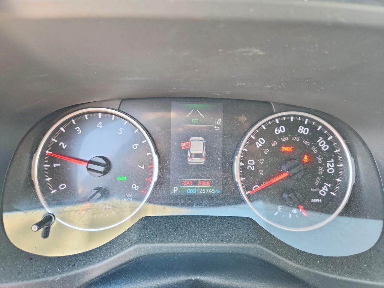 2019 TOYOTA RAV4 XLE photo 17