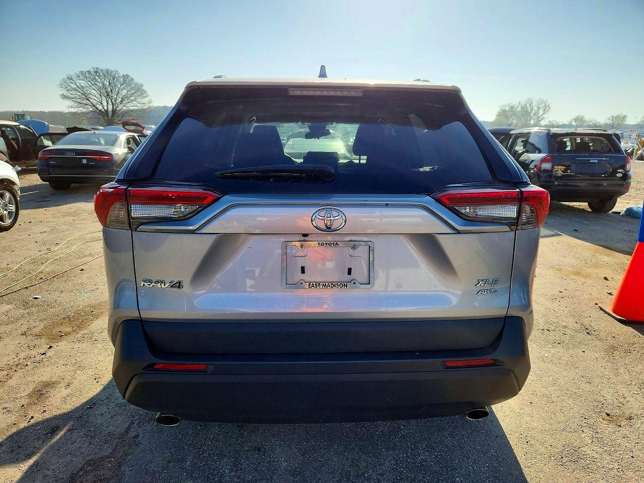 2019 TOYOTA RAV4 XLE photo 11