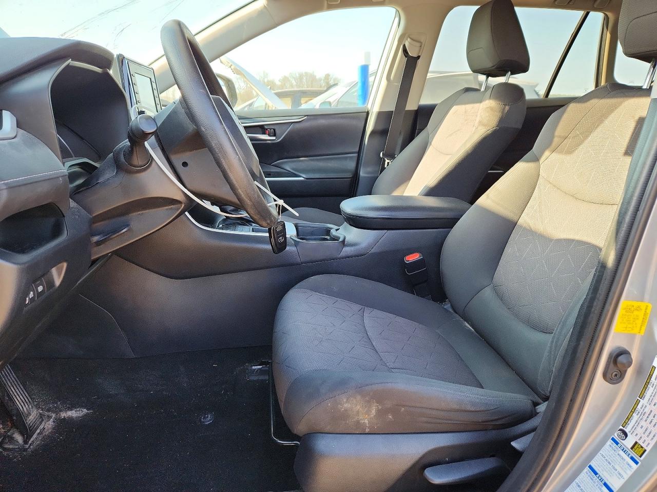 2019 TOYOTA RAV4 XLE photo 13