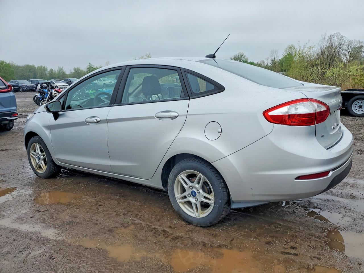 2019 FORD FIESTA SE photo 2