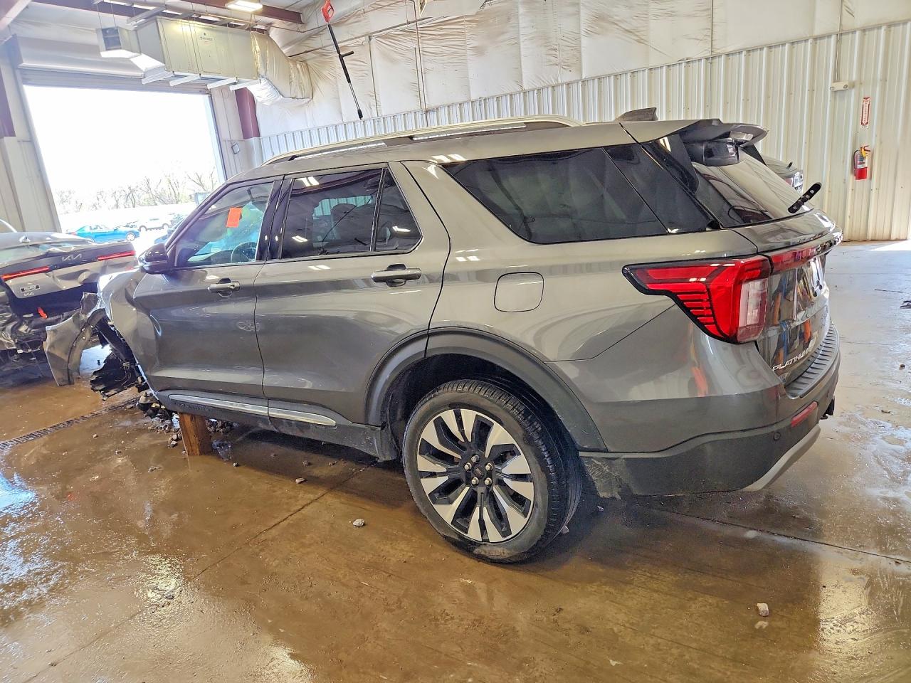 2025 FORD EXPLORER PLATINUM photo 3