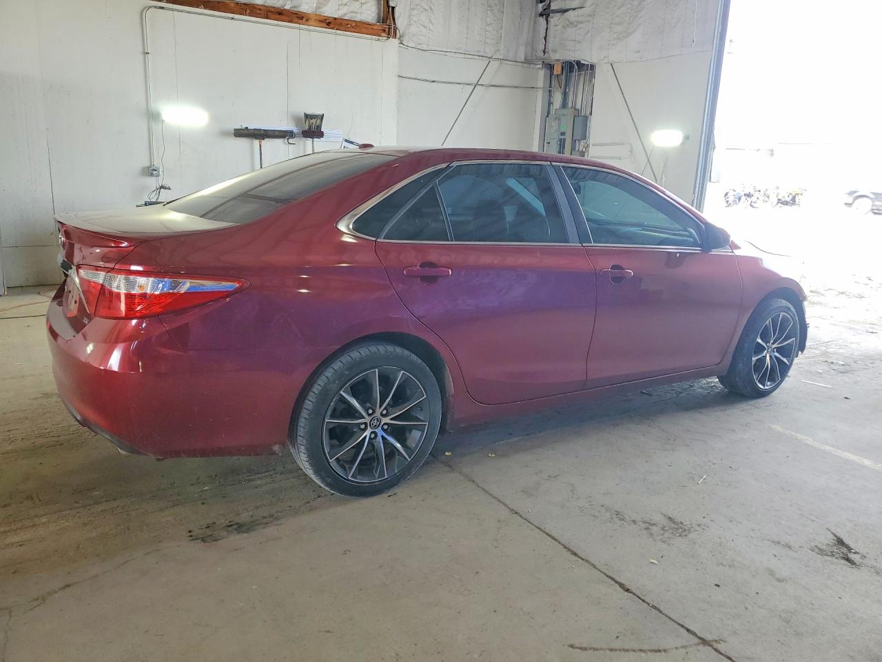 2015 TOYOTA CAMRY XSE photo 5