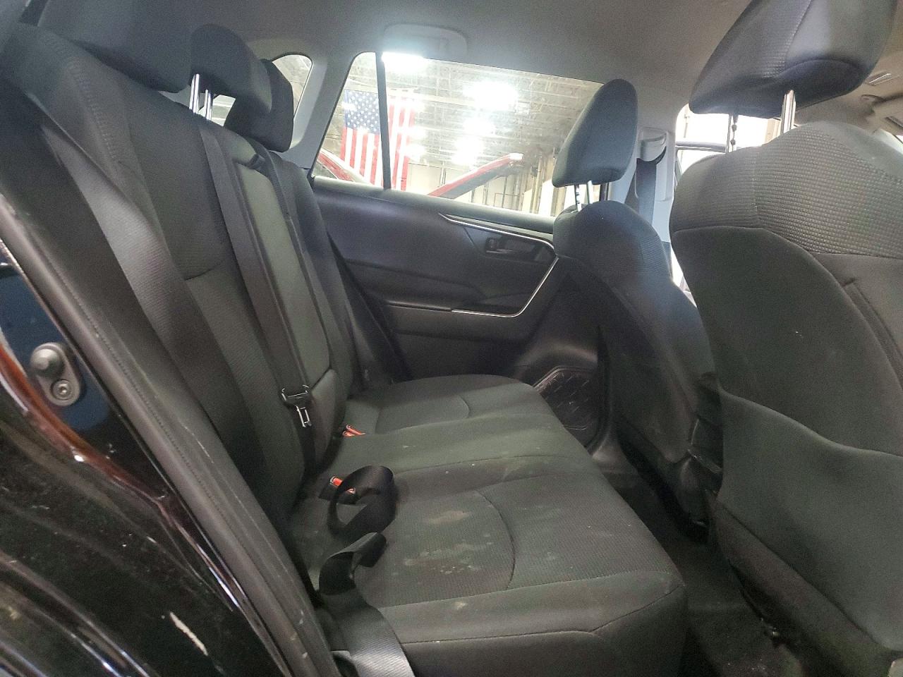 2021 TOYOTA RAV4 LE photo 11