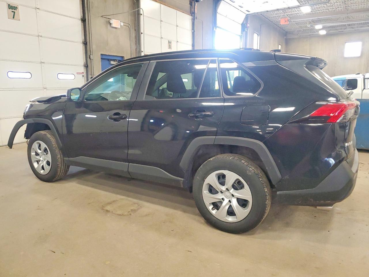 2021 TOYOTA RAV4 LE photo 2