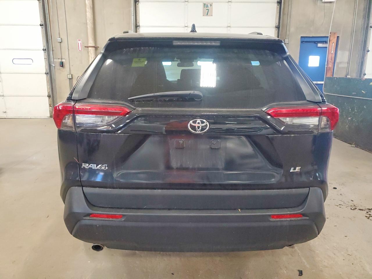 2021 TOYOTA RAV4 LE photo 6