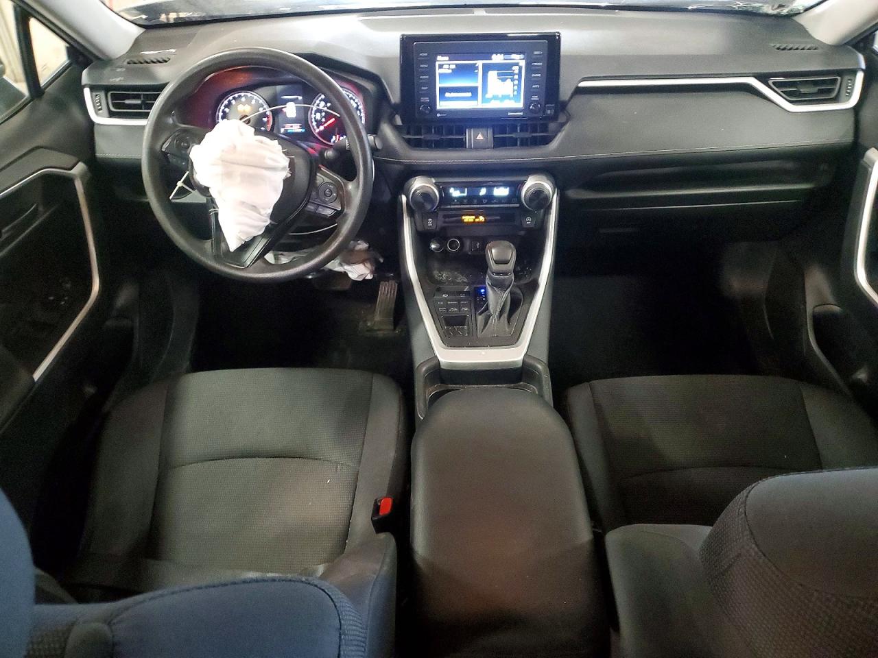 2021 TOYOTA RAV4 LE photo 8