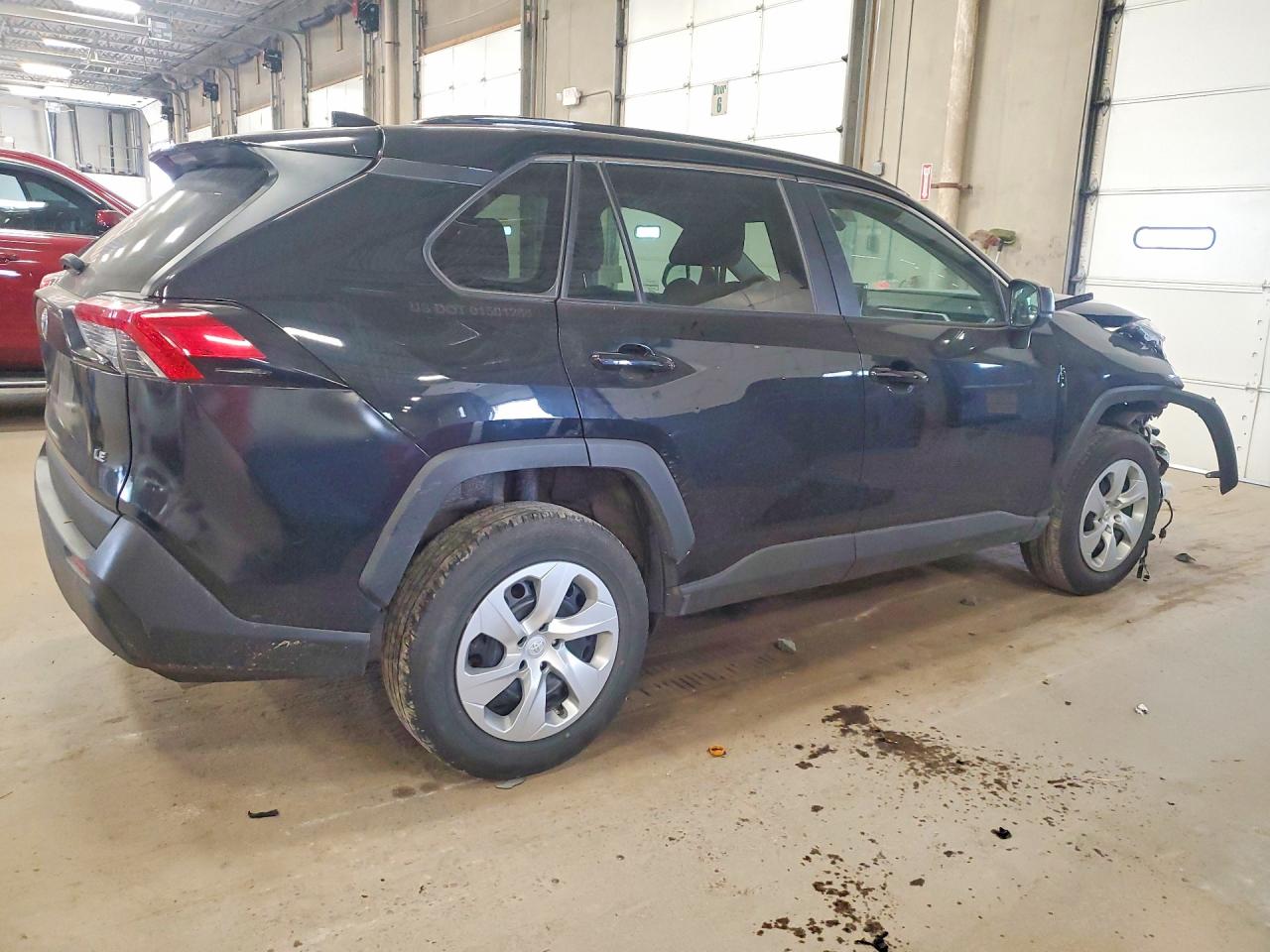 2021 TOYOTA RAV4 LE photo 3