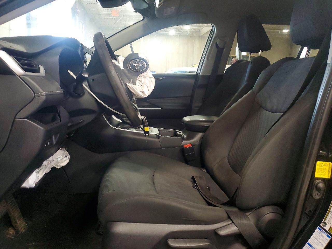 2021 TOYOTA RAV4 LE photo 7