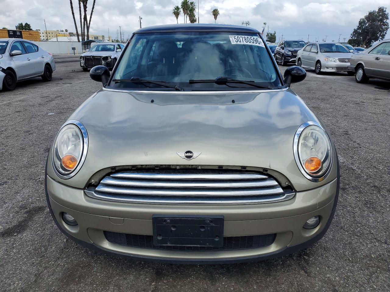 2010 MINI COOPER photo 13