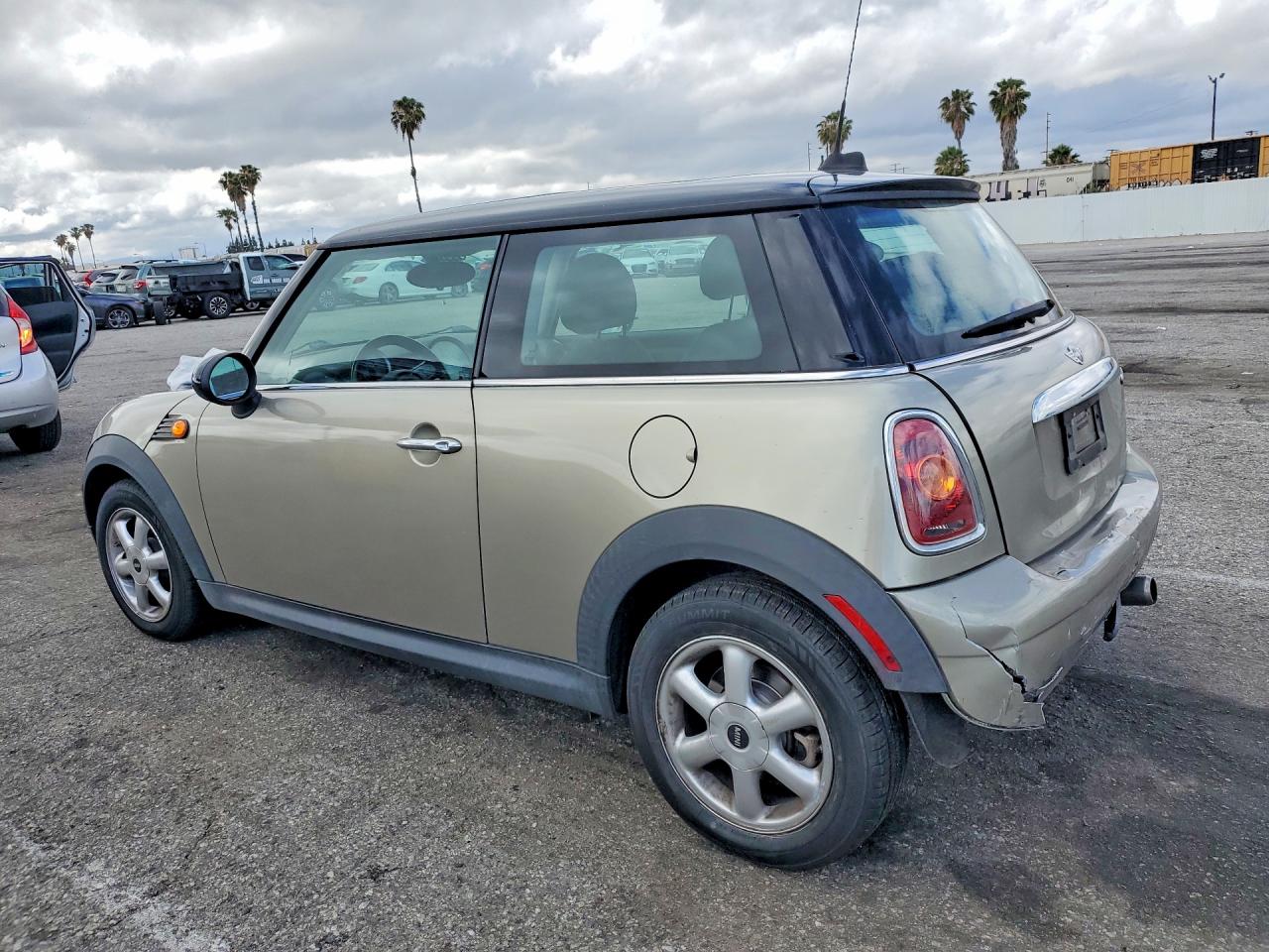 2010 MINI COOPER photo 4