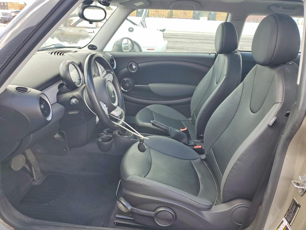 2010 MINI COOPER photo 19