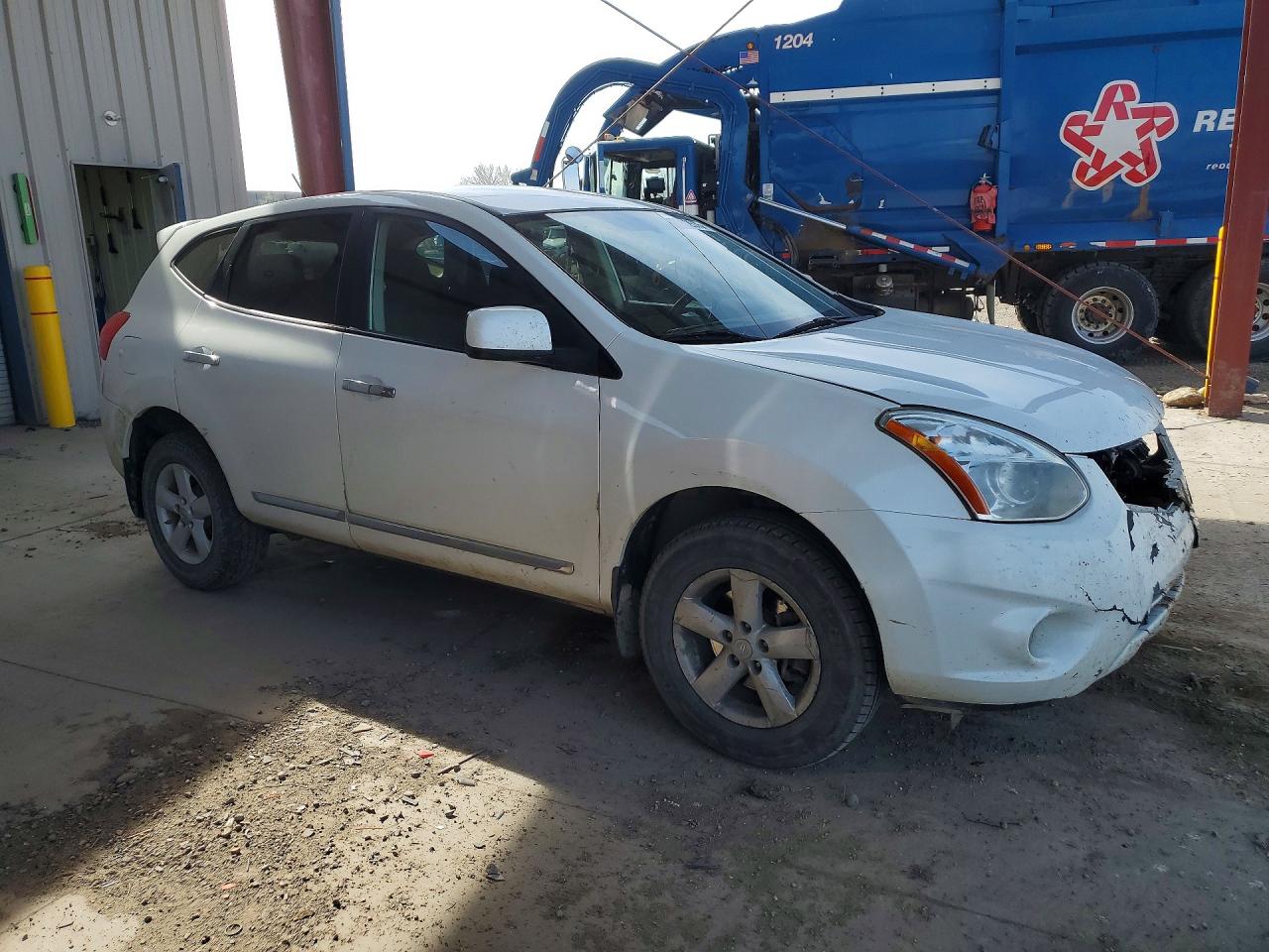 2013 NISSAN ROGUE S photo 4