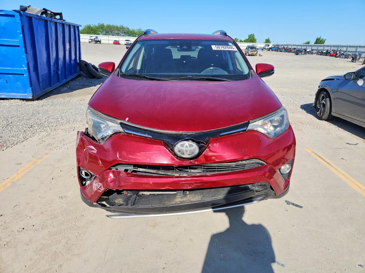2018 TOYOTA RAV4 XLE photo 9