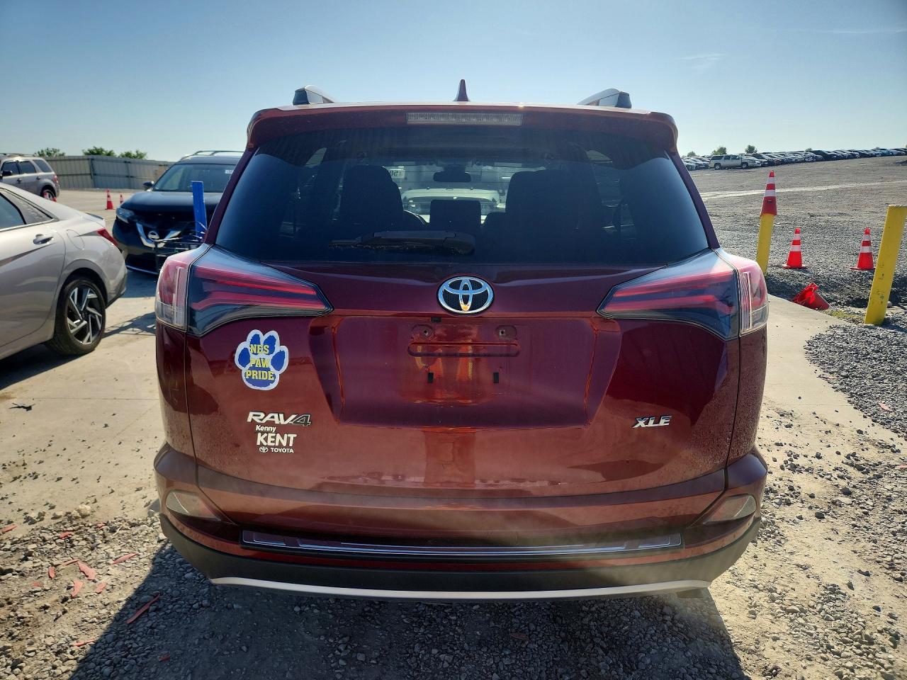 2018 TOYOTA RAV4 XLE photo 11