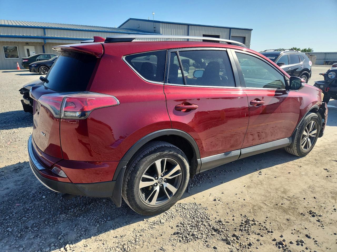 2018 TOYOTA RAV4 XLE photo 5