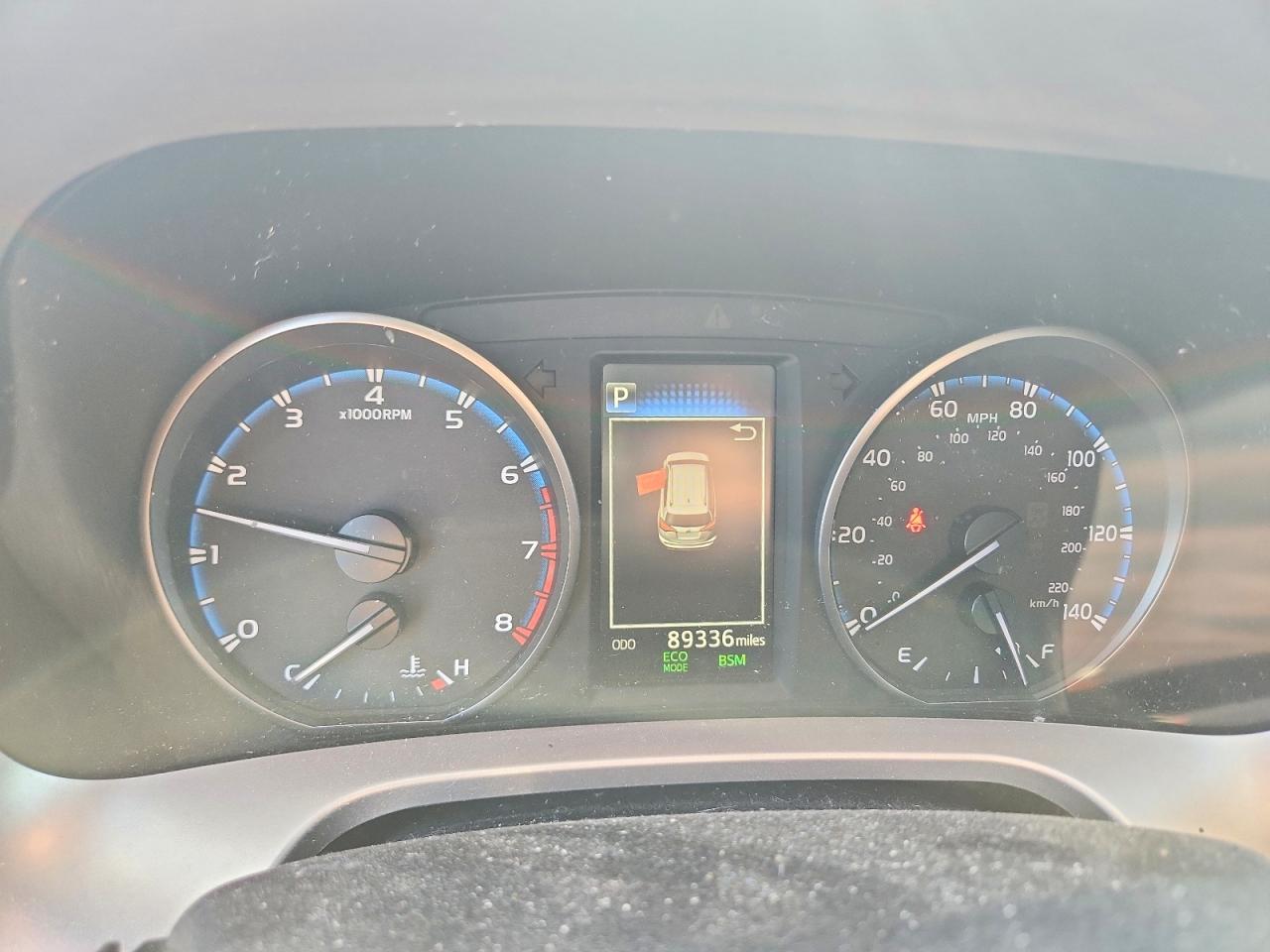 2018 TOYOTA RAV4 XLE photo 17