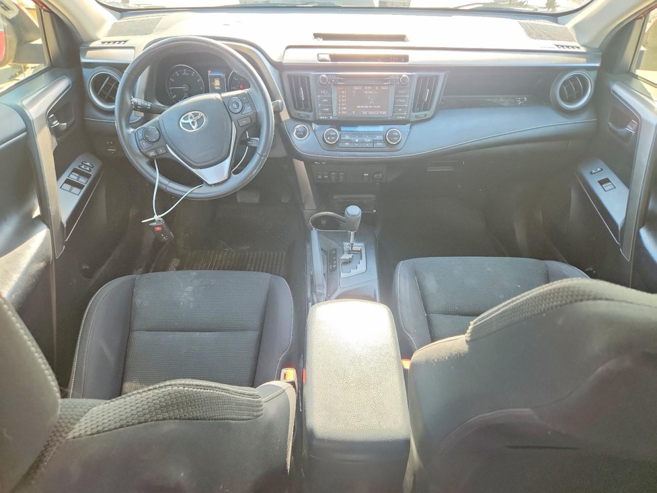 2018 TOYOTA RAV4 XLE photo 15