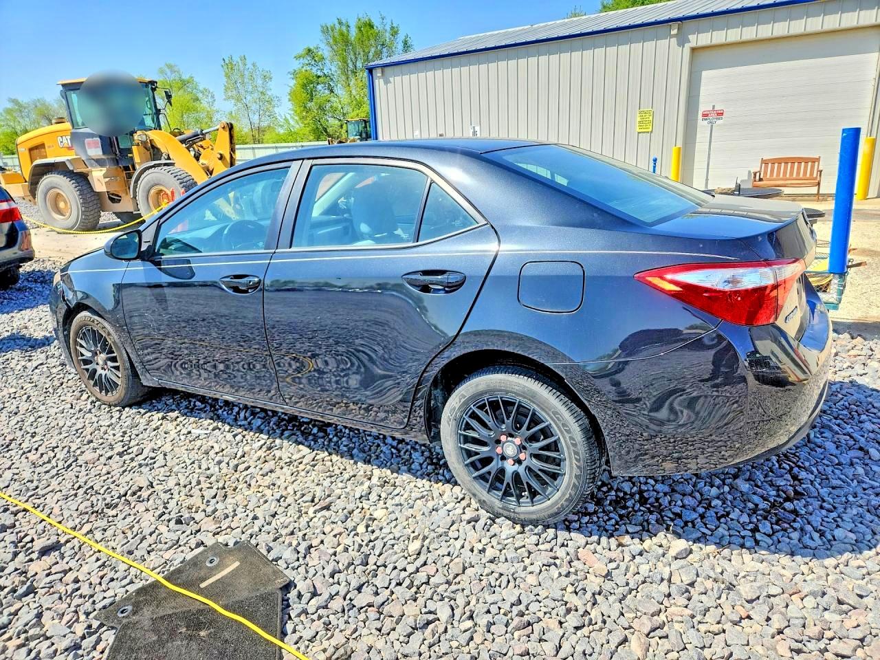 2016 TOYOTA COROLLA LE photo 3