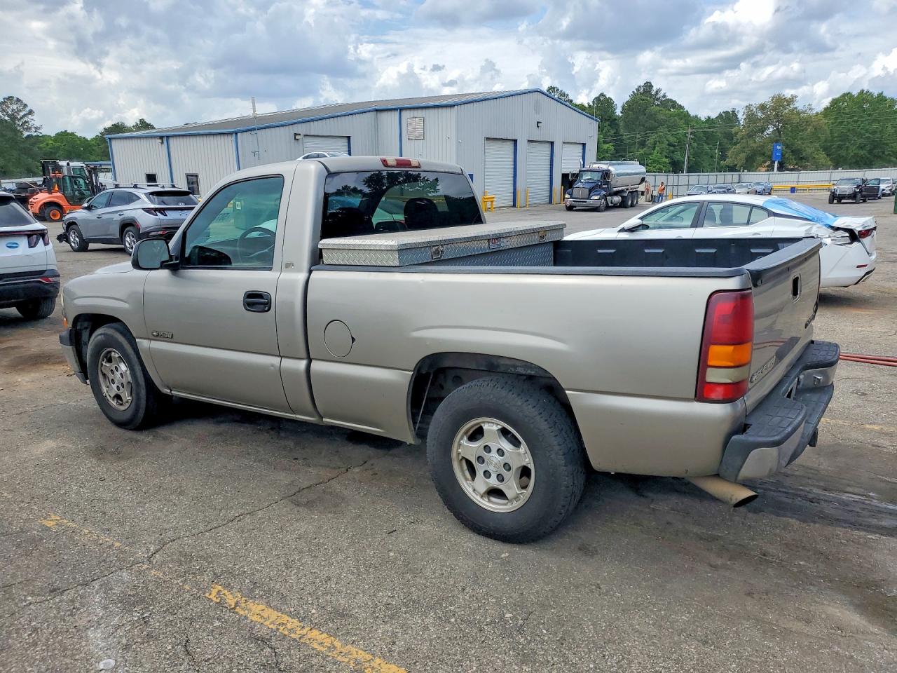 2000 CHEVROLET SILVERADO C1500 photo 3
