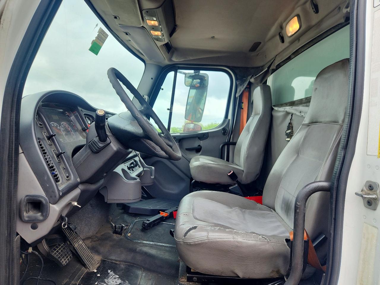 2012 FREIGHTLINER M2 106 MEDIUM DUTY photo 13