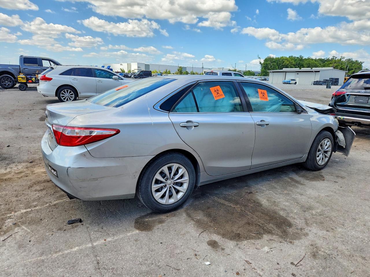 2015 TOYOTA CAMRY LE photo 3