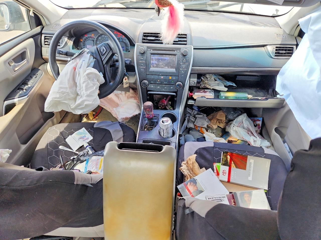 2015 TOYOTA CAMRY LE photo 8