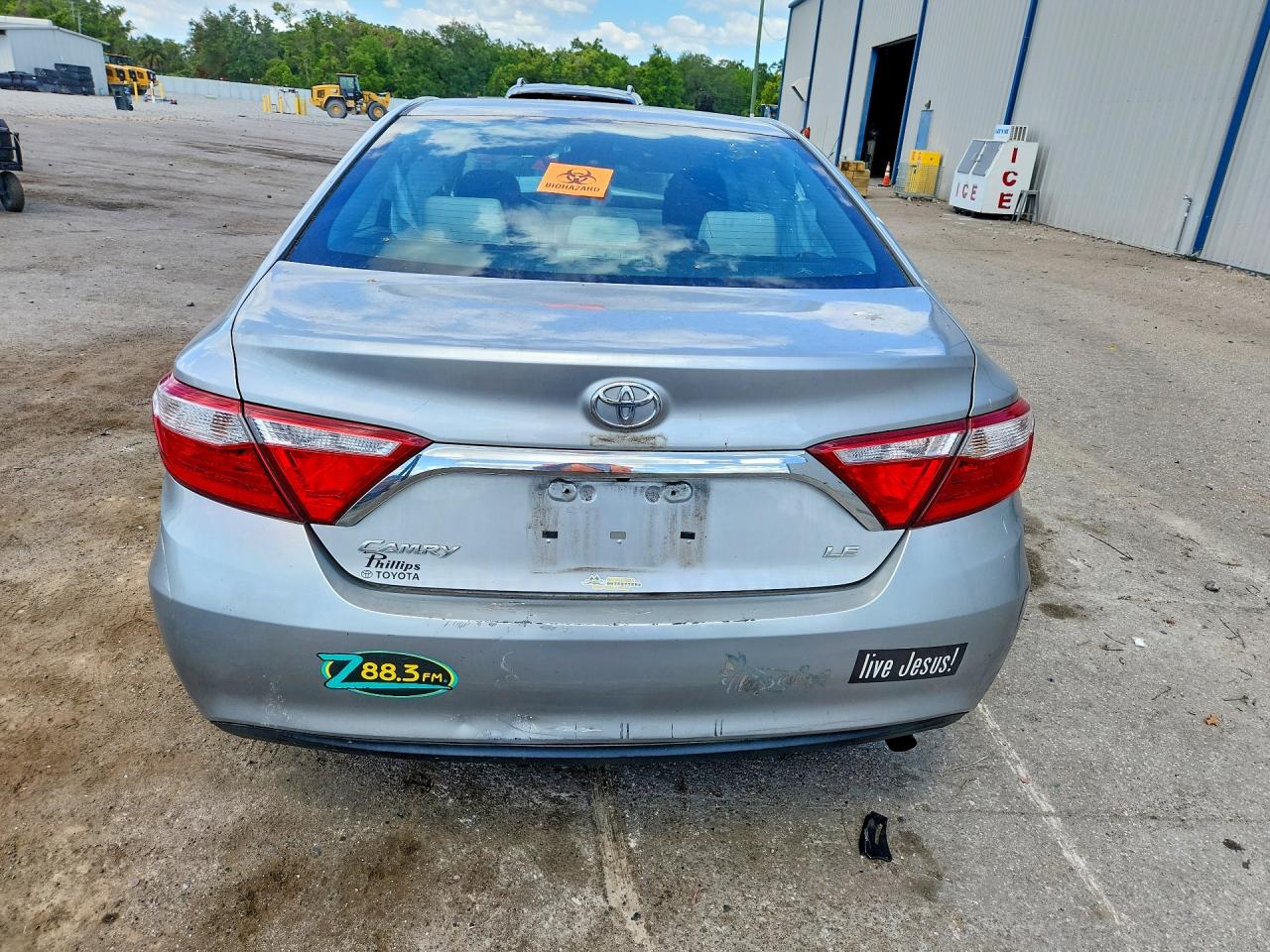 2015 TOYOTA CAMRY LE photo 6