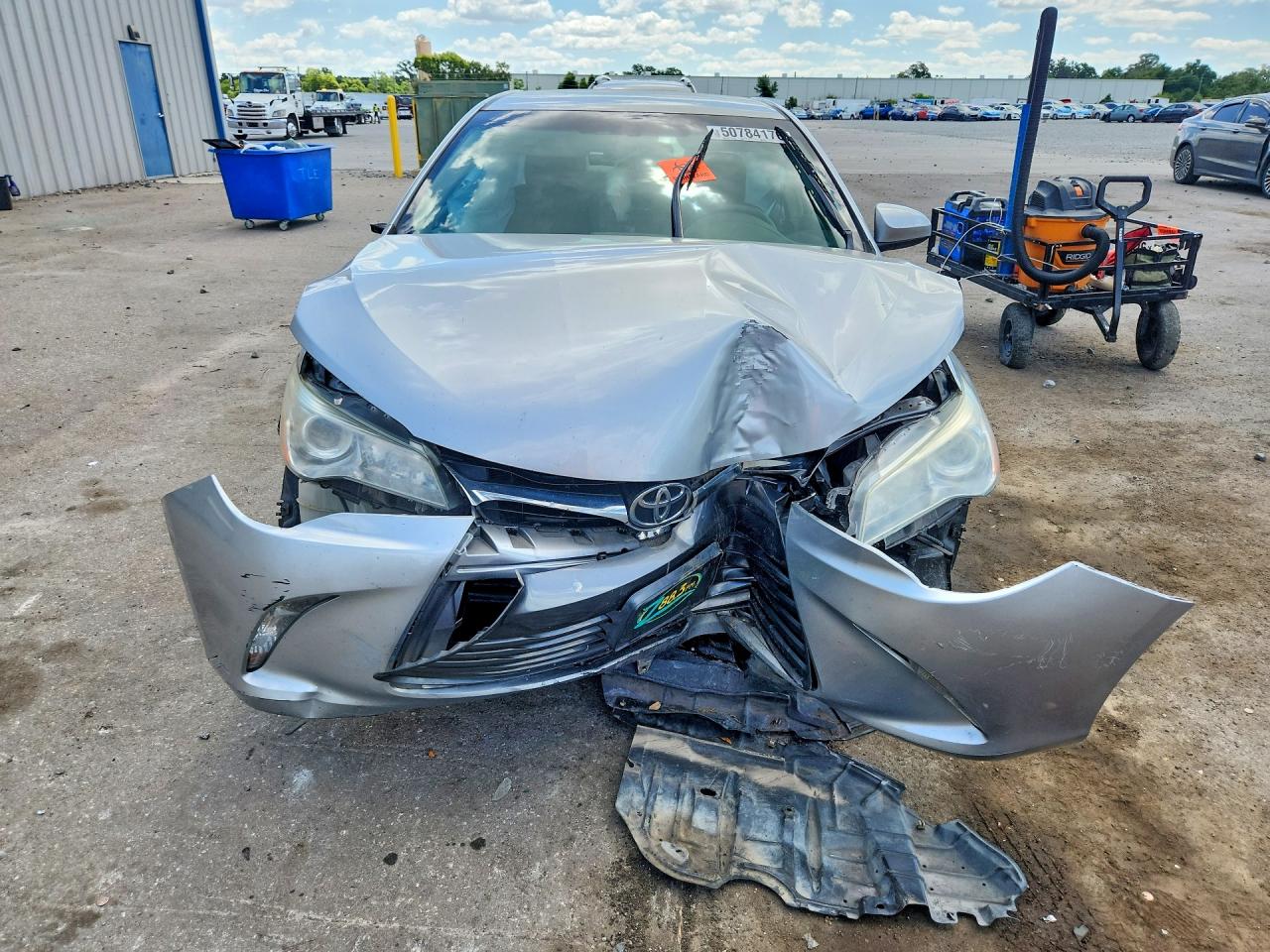 2015 TOYOTA CAMRY LE photo 5