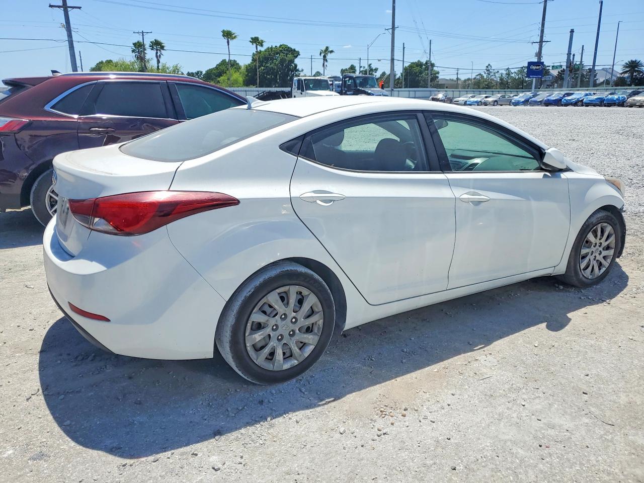 2015 HYUNDAI ELANTRA SE photo 5