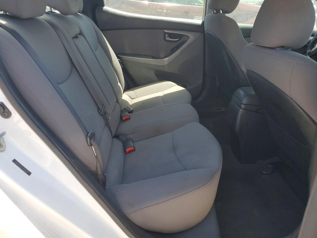 2015 HYUNDAI ELANTRA SE photo 19