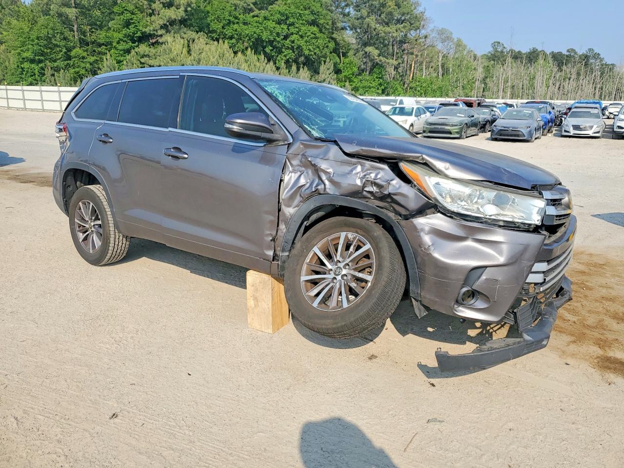 2017 TOYOTA HIGHLANDER XLE photo 10