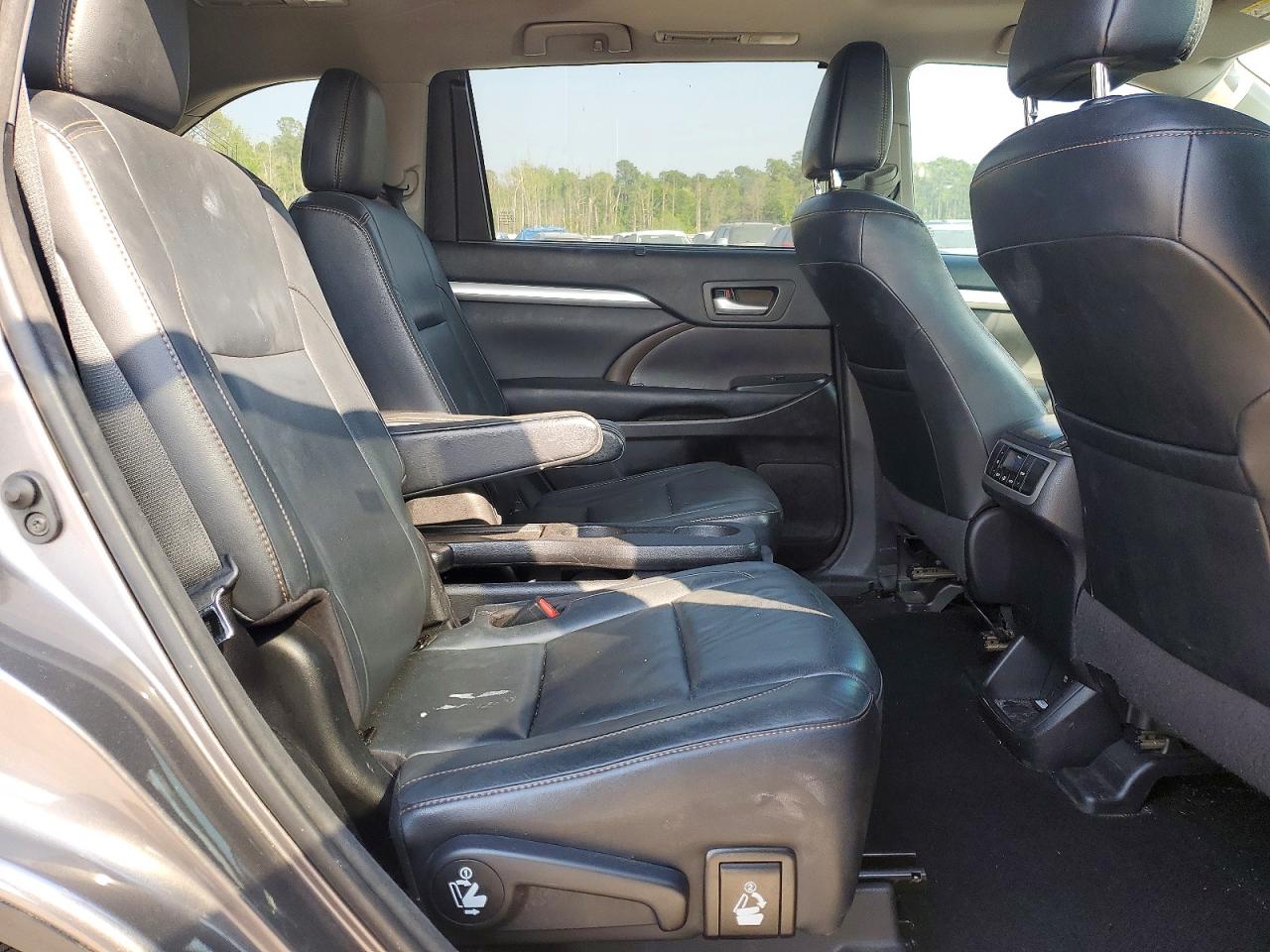 2017 TOYOTA HIGHLANDER XLE photo 31