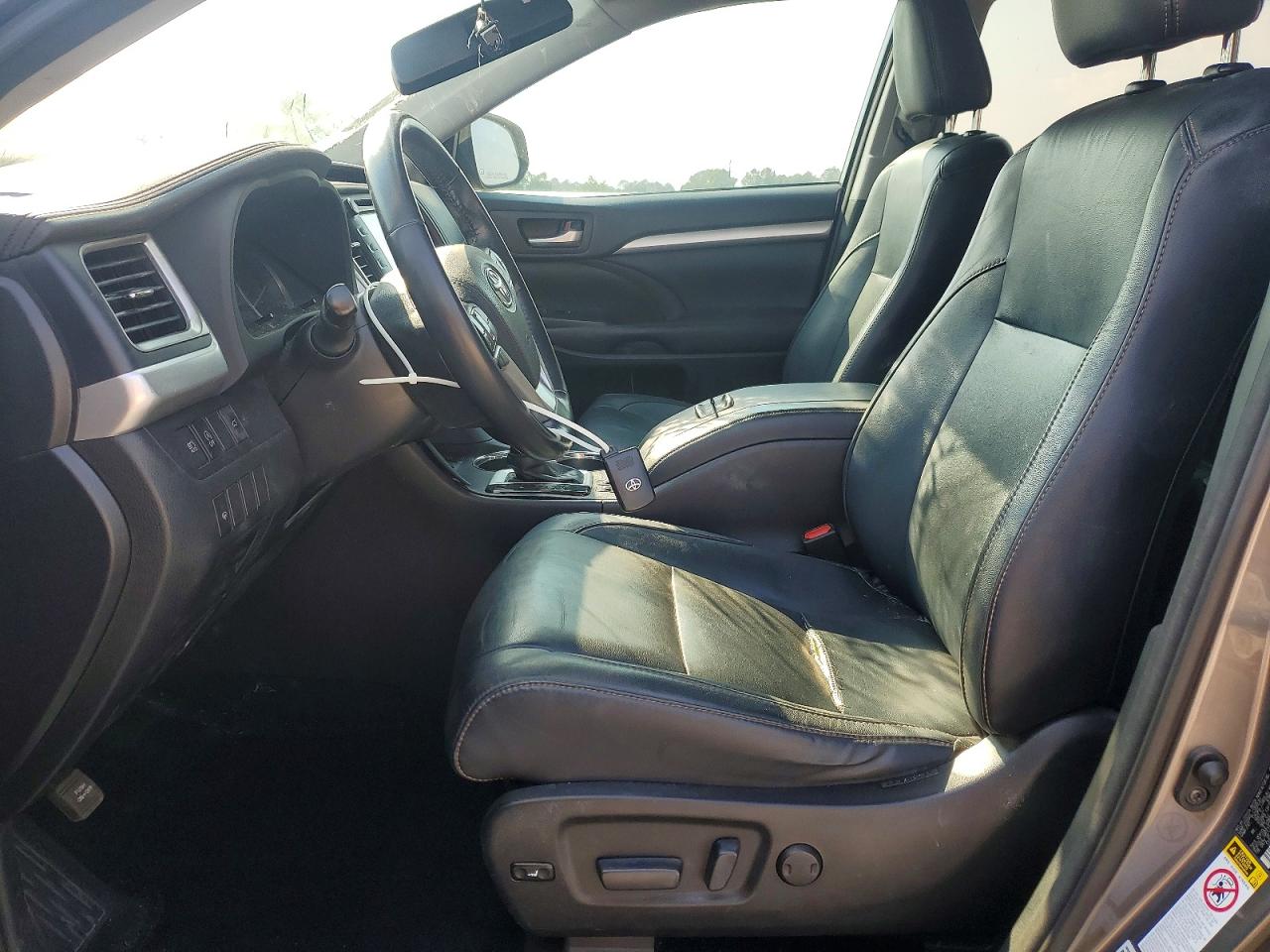2017 TOYOTA HIGHLANDER XLE photo 19