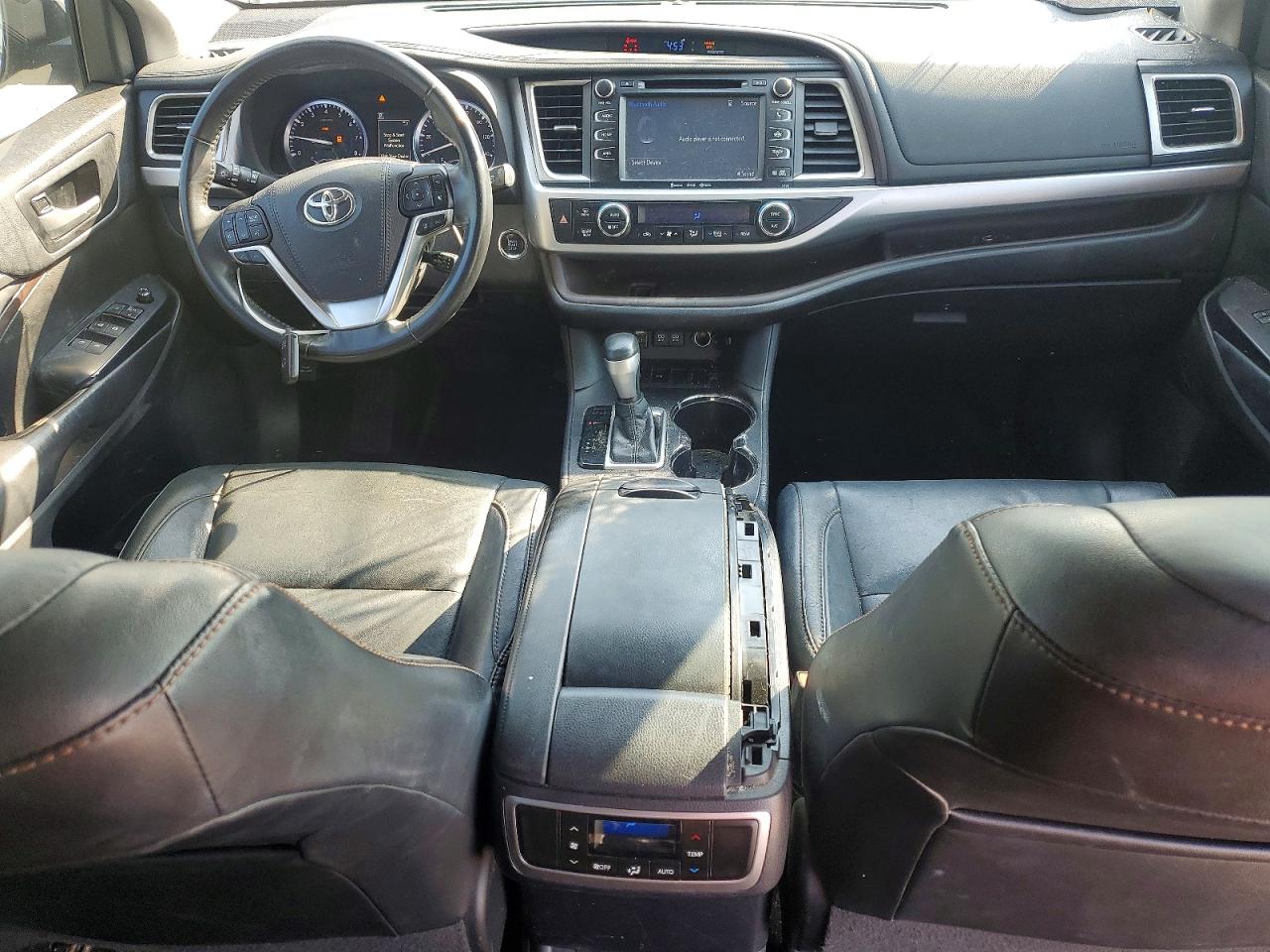 2017 TOYOTA HIGHLANDER XLE photo 22