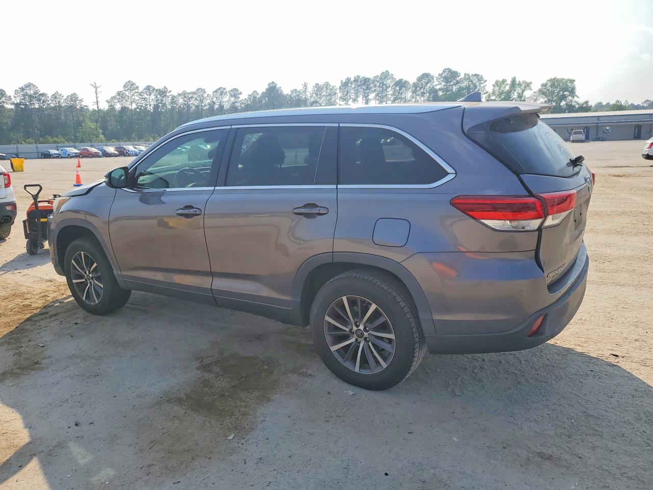 2017 TOYOTA HIGHLANDER XLE photo 4