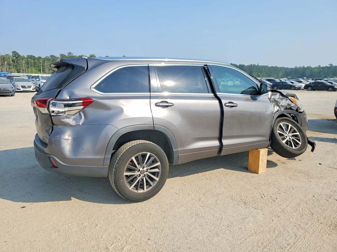 2017 TOYOTA HIGHLANDER XLE photo 7