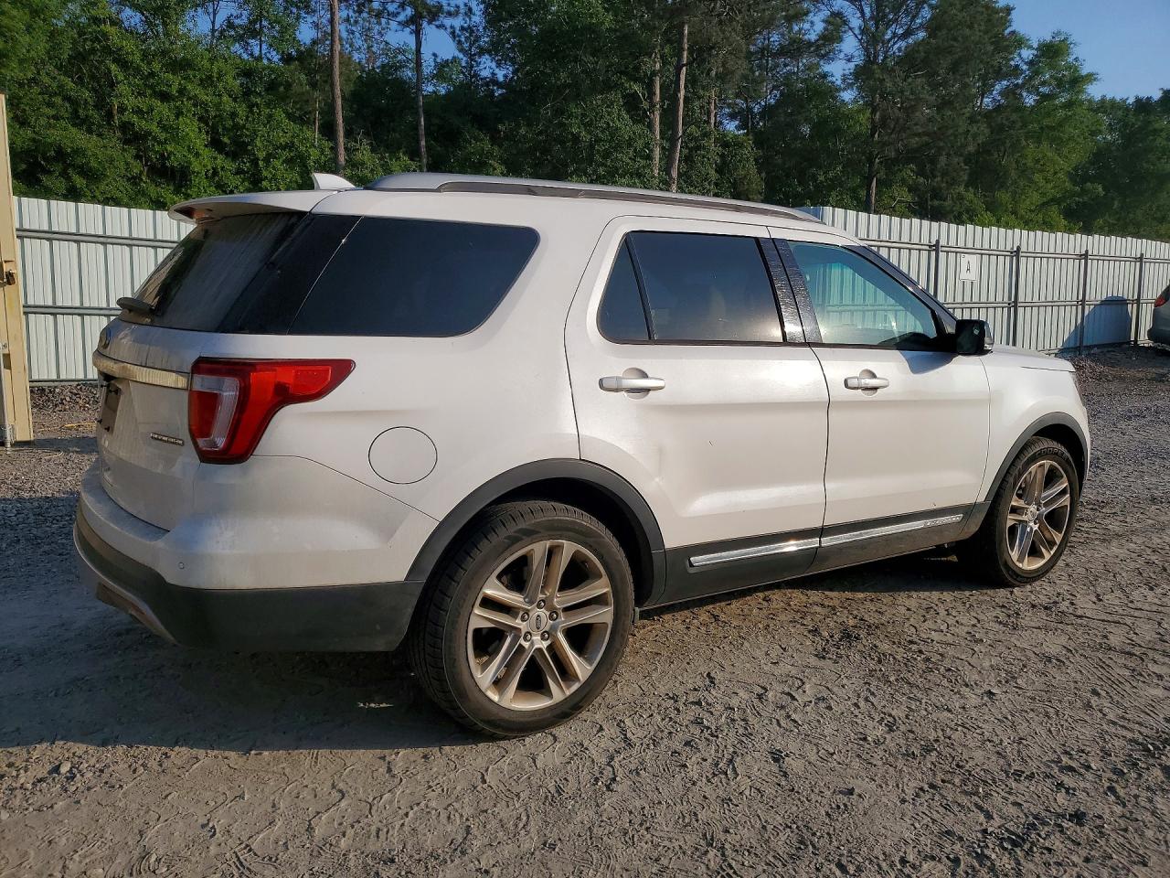 2016 FORD EXPLORER XLT photo 5