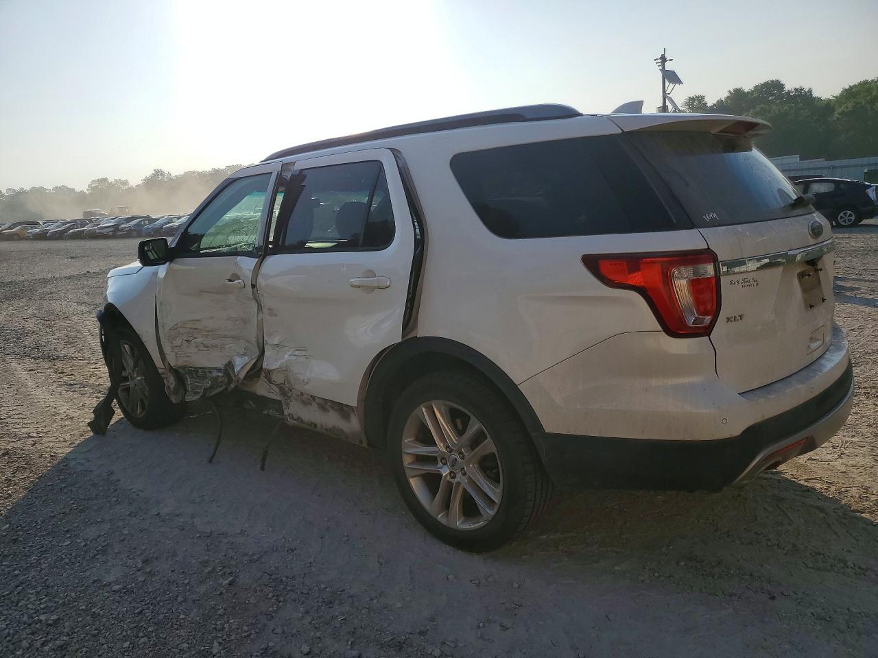 2016 FORD EXPLORER XLT photo 3