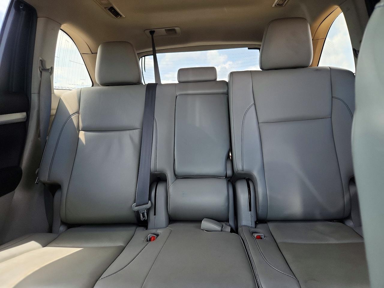 2019 TOYOTA HIGHLANDER XLE photo 28