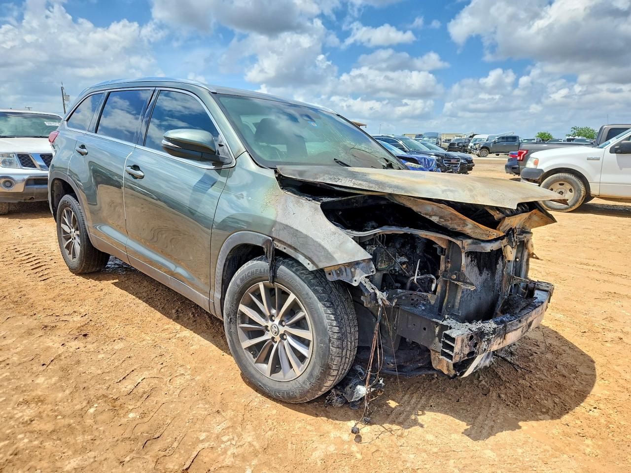 2019 TOYOTA HIGHLANDER XLE photo 10