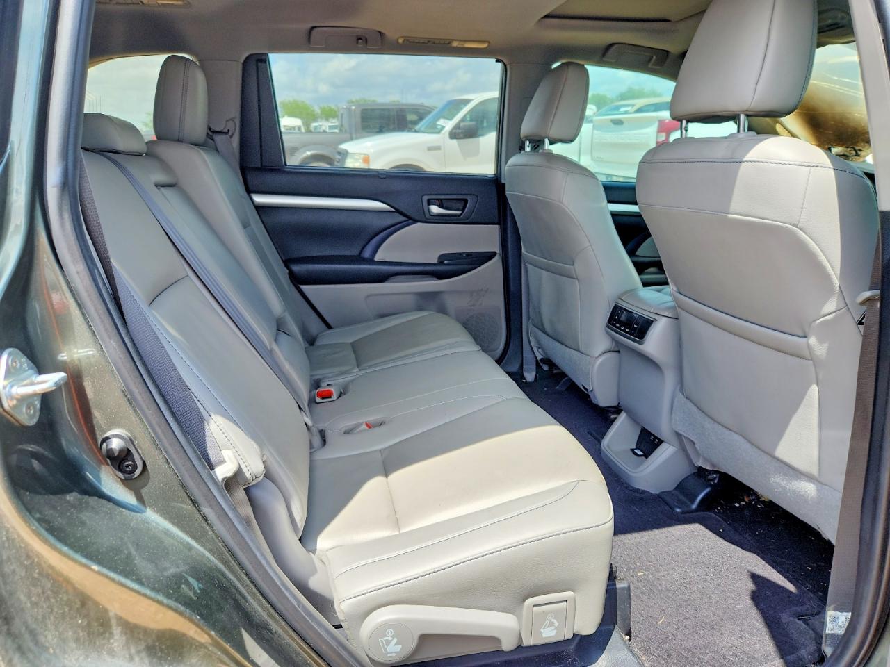 2019 TOYOTA HIGHLANDER XLE photo 31