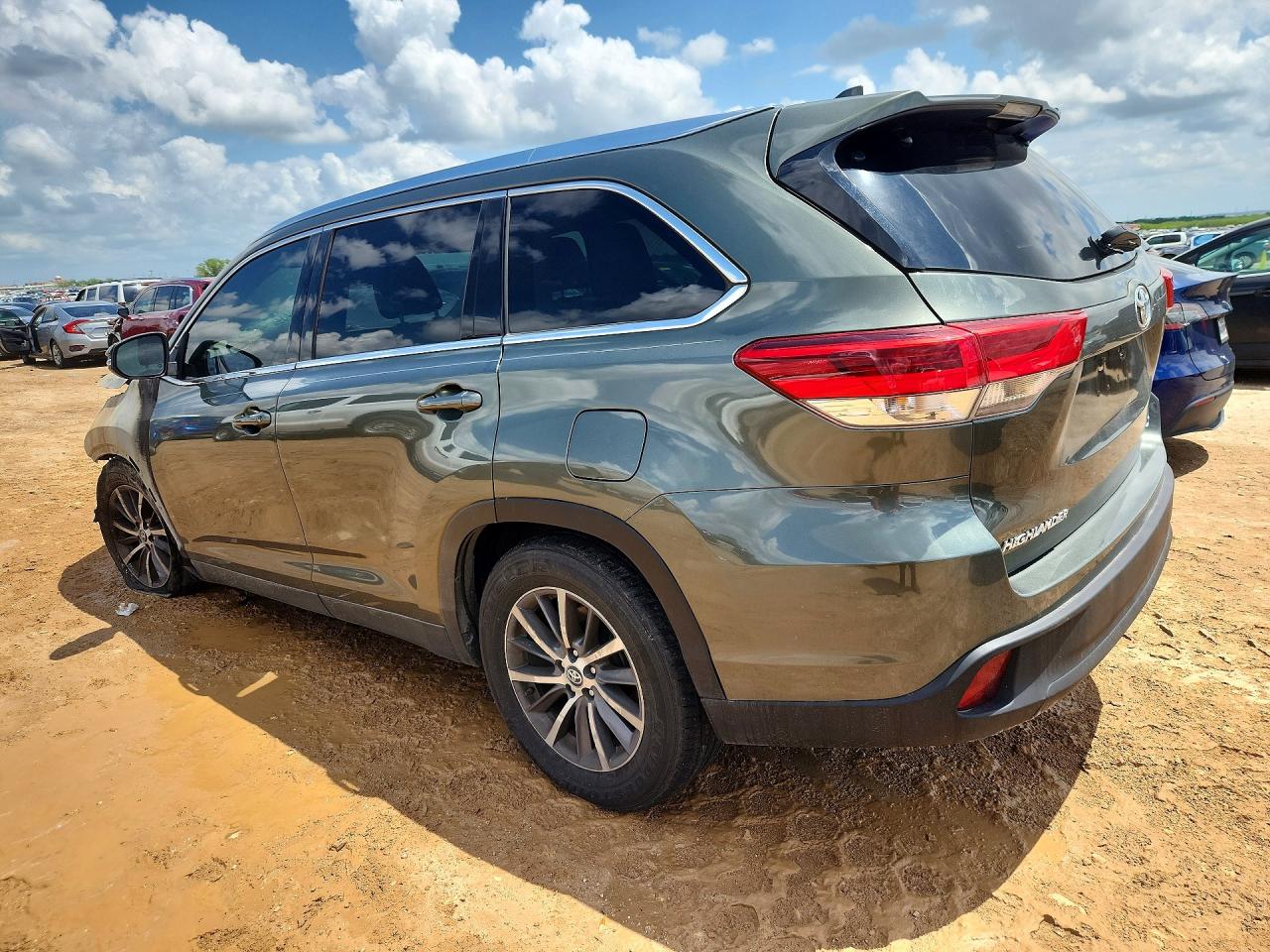 2019 TOYOTA HIGHLANDER XLE photo 4