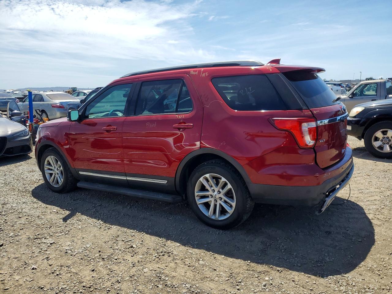 2017 FORD EXPLORER XLT photo 3