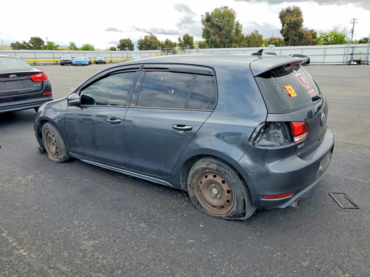 2013 VOLKSWAGEN GTI photo 2