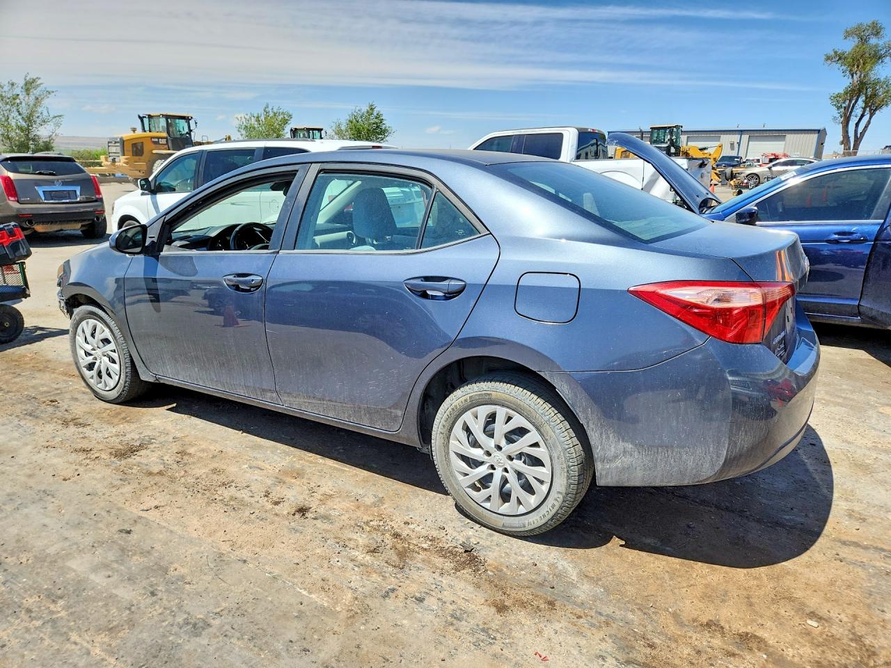 2019 TOYOTA COROLLA LE photo 3