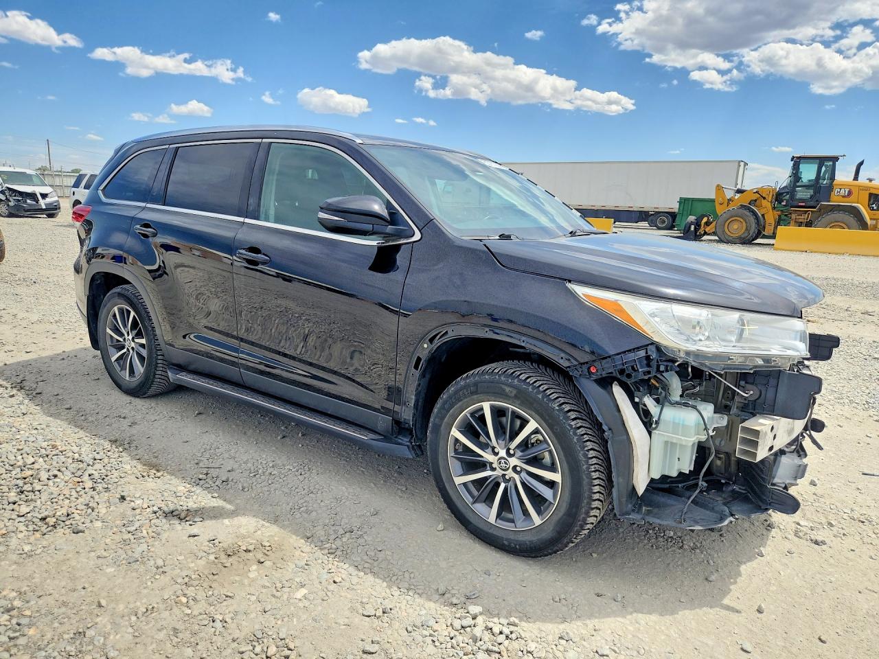 2019 TOYOTA HIGHLANDER XLE photo 4