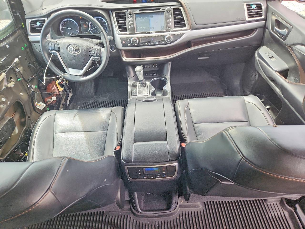 2019 TOYOTA HIGHLANDER XLE photo 8